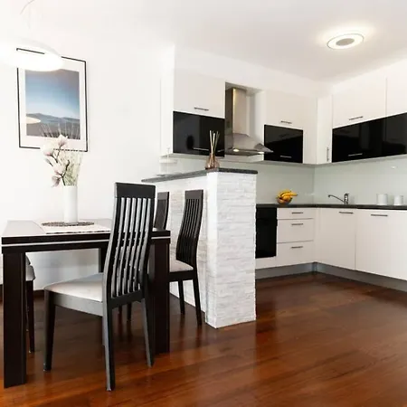 Zara 2-Bedroom Apartment With Terrace&Backyard * Zadar