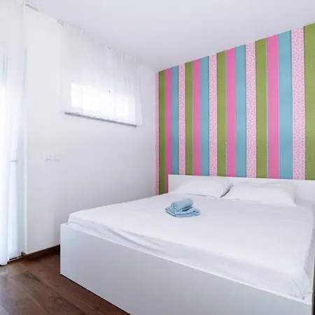 Daire Zara 2-Bedroom Apartment With Terrace&Backyard Zadar