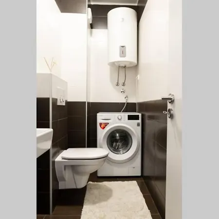 Daire Zara 2-Bedroom Apartment With Terrace&Backyard