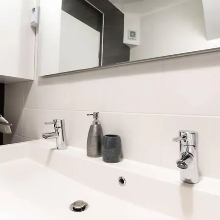 Zara 2-Bedroom Apartment With Terrace&Backyard Daire Zadar