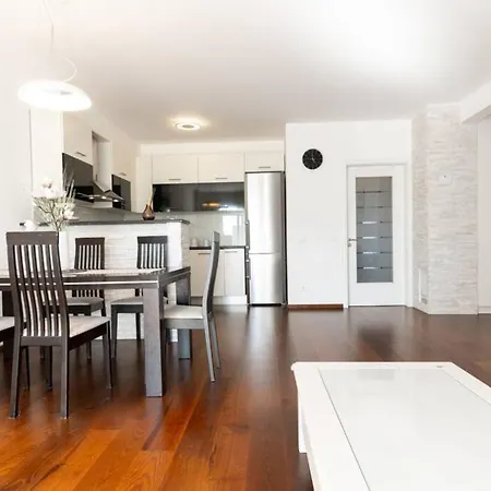 Zara 2-Bedroom Apartment With Terrace&Backyard * Zadar