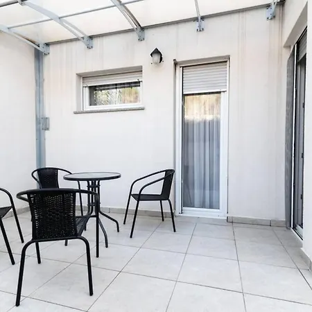 Daire Zara 2-Bedroom Apartment With Terrace&Backyard *