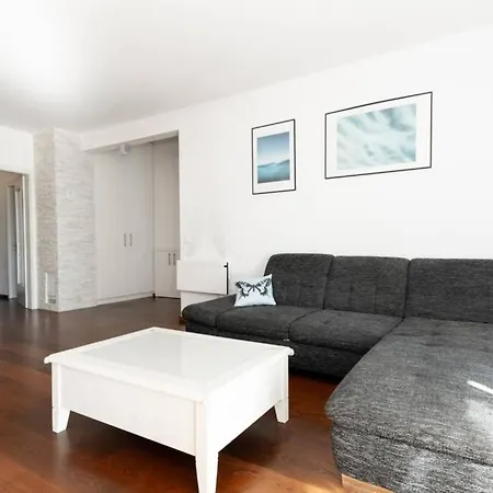 Zara 2-Bedroom Apartment With Terrace&Backyard *
