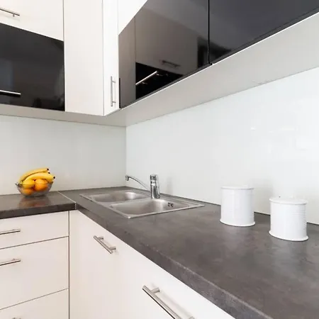 Zara 2-Bedroom Apartment With Terrace&Backyard *