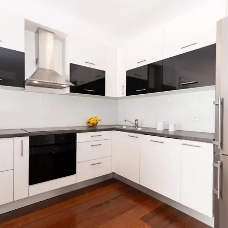 Zara 2-Bedroom Apartment With Terrace&Backyard Daire Zadar