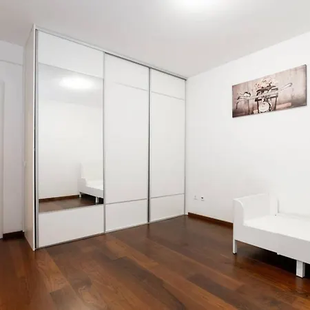 Zara 2-Bedroom Apartment With Terrace&Backyard Daire *